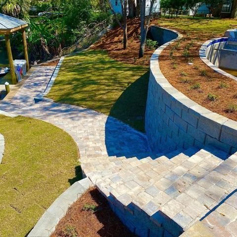 Retaining wall and hardscape by Fénix Paver Landscape, Santa Rosa Beach FL