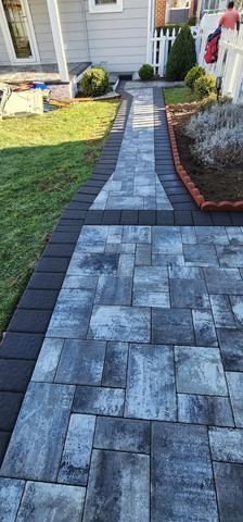 Paver walkway installed by Fénix Paver Landscape, Fort Walton Beach FL