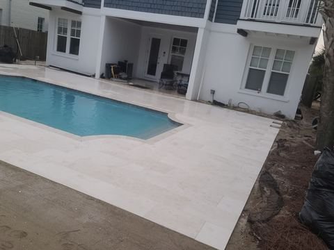 Travertine pool deck and pool pavers installed by Fénix Paver Landscape, Niceville FL