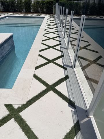 Travertine pool deck and pool pavers installed by Fénix Paver Landscape, Emerald Coast FL