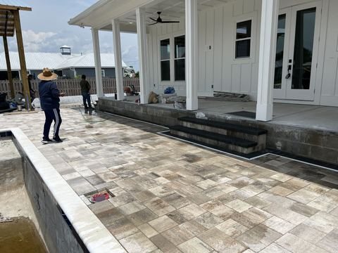 Paver patio and courtyard built by Fénix Paver Landscape, Fort Walton Beach FL