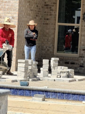 Fénix Paver Landscape crew installing pavers, Niceville FL