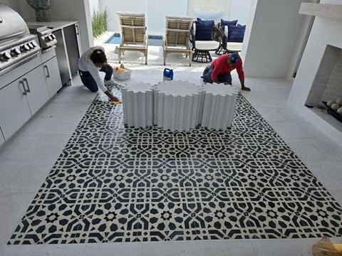 Paver patio and courtyard built by Fénix Paver Landscape, Miramar Beach FL