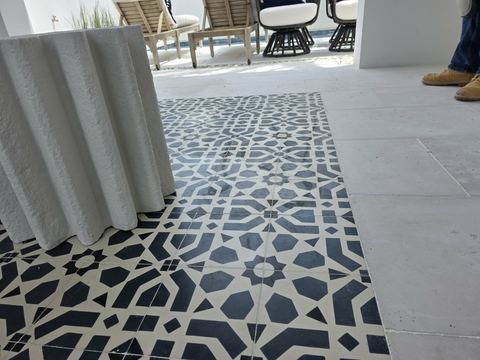 Outdoor kitchen patio floor by Fénix Paver Landscape, Niceville FL